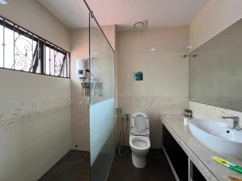 2-storey Terraced House for Sale in Bandar Kinrara Seksyen 6 (Bandar Kinrara) - Kent Lai - Bathroom - PropertyGuru.com.my