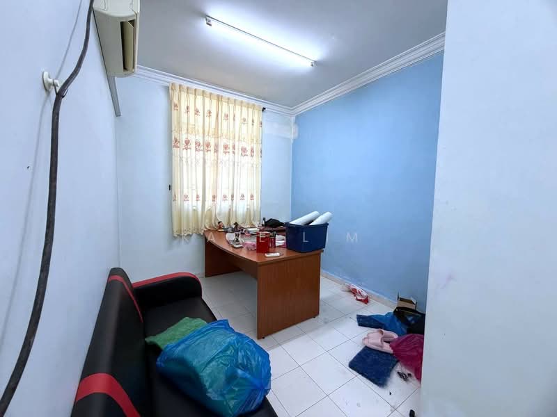 1-storey Terraced House for Sale in Taman Puteri Wangsa (Ulu Tiram) - Karl Lim - Study - PropertyGuru.com.my