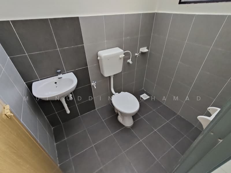 1-storey Terraced House for Rent in Sitiawan (Perak) - Muinuddin Muhamad - Bathroom - PropertyGuru.com.my
