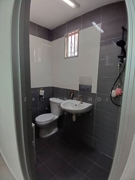 2-storey Terraced House for Sale in Bandar Bukit Tinggi (Klang) - Zackinn Hoi - Bathroom - PropertyGuru.com.my