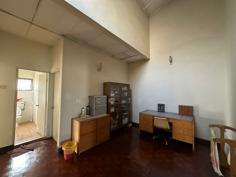 2-storey Terraced House for Sale in SS2 (Petaling Jaya) - Nick Teh - Bathroom - PropertyGuru.com.my