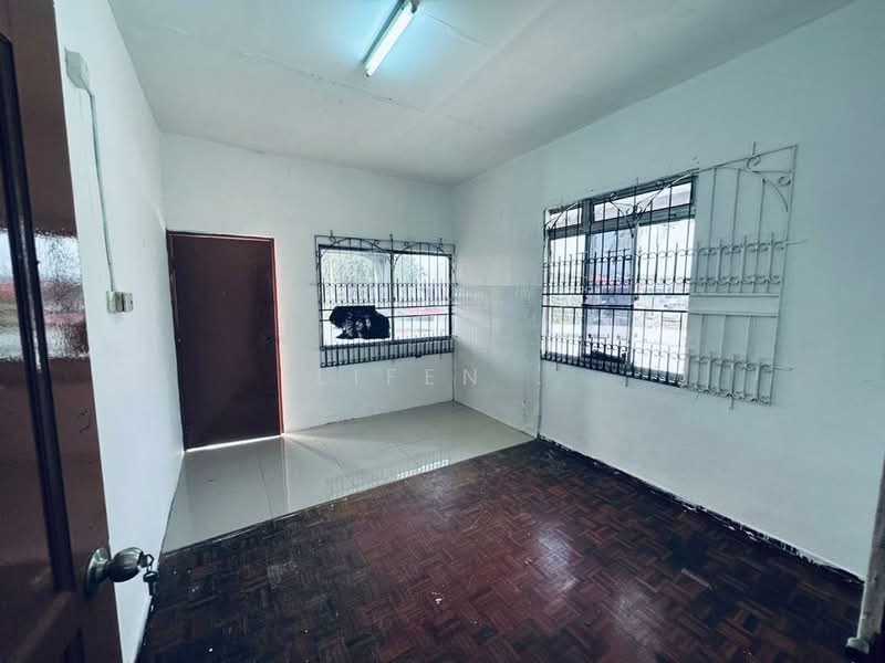 Shop for Rent in Johor Bahru (Johor) - Lifen . - Interior - PropertyGuru.com.my