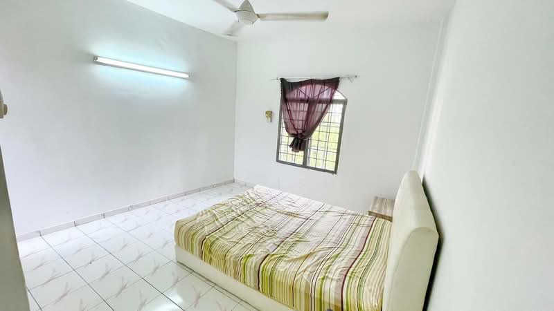 Pangsapuri untuk Dijual di Casa Venicia Apartment - Azrul Ismail - Bedroom - PropertyGuru.com.my