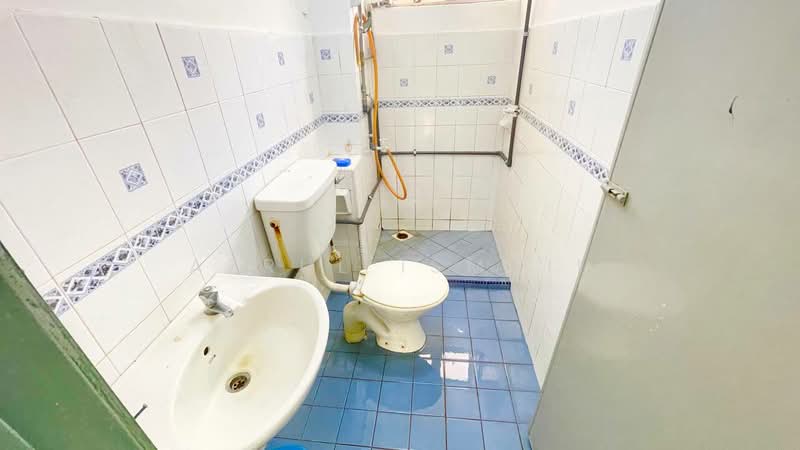 Pangsapuri untuk Dijual di Casa Venicia Apartment - Azrul Ismail - Bathroom - PropertyGuru.com.my