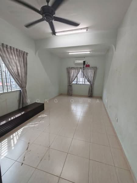 2-storey Terraced House for Sale in Taman Skudai Baru (Skudai) - Wong Ouray - Living Room - PropertyGuru.com.my
