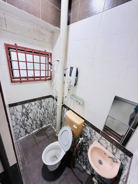 2-storey Terraced House for Sale in Ampang Jaya (Ampang) - Azmi Ma - Bathroom - PropertyGuru.com.my