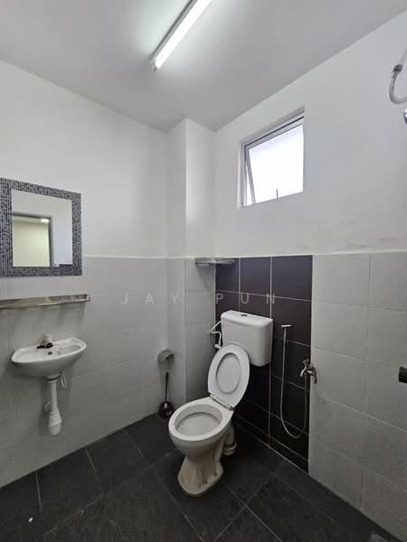 2-storey Terraced House for Sale in Gelang Patah (Johor) - Jay Pun - Bathroom - PropertyGuru.com.my