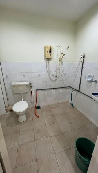 Jalan Bukit Permai 5 , Taman Bukit Permai untuk Untuk Disewa - RM 1,500 /bulan, Mac 2026 - Bathroom - PropertyGuru.com.my