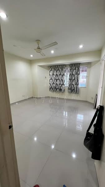 Jalan Bukit Permai 5 , Taman Bukit Permai untuk Untuk Disewa - RM 1,500 /bulan, Mac 2026 - Living Room - PropertyGuru.com.my