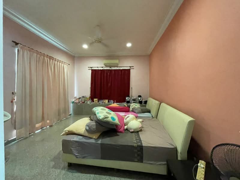 Bungalow for Sale in Taman Equine (Seri Kembangan) - Joan Lee - Bedroom - PropertyGuru.com.my