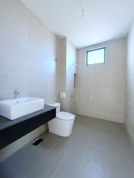 2-storey Terraced House for Sale in Bandar Cemerlang (Ulu Tiram) - Karl Lim - Bathroom - PropertyGuru.com.my