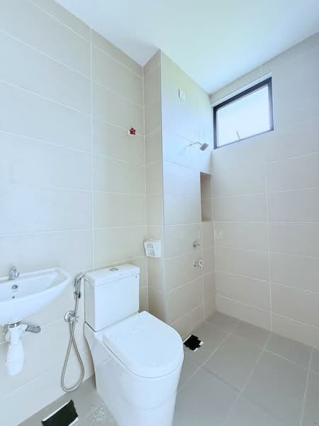 2-storey Terraced House for Sale in Bandar Cemerlang (Ulu Tiram) - Karl Lim - Bathroom - PropertyGuru.com.my