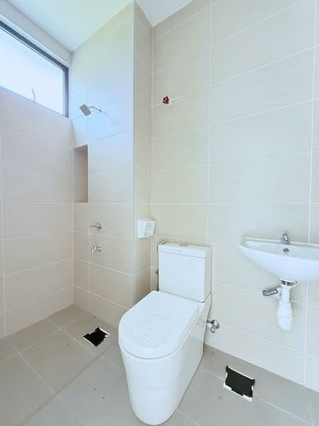 2-storey Terraced House for Sale in Bandar Cemerlang (Ulu Tiram) - Karl Lim - Bathroom - PropertyGuru.com.my