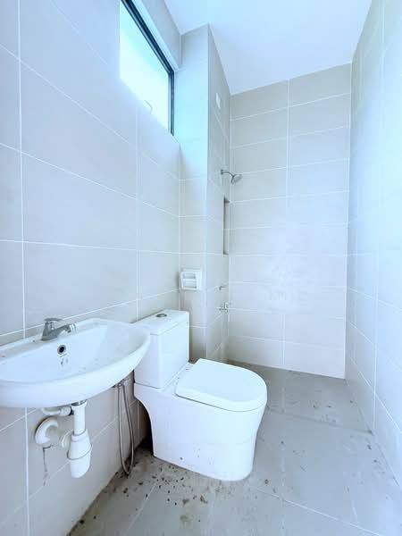 2-storey Terraced House for Sale in Bandar Cemerlang (Ulu Tiram) - Karl Lim - Bathroom - PropertyGuru.com.my