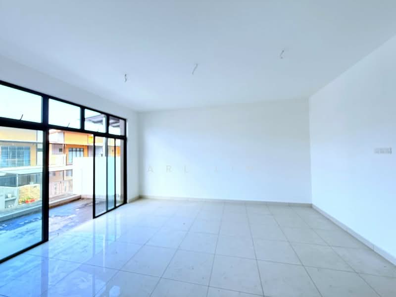 2-storey Terraced House for Sale in Bandar Cemerlang (Ulu Tiram) - Karl Lim - Balcony - PropertyGuru.com.my