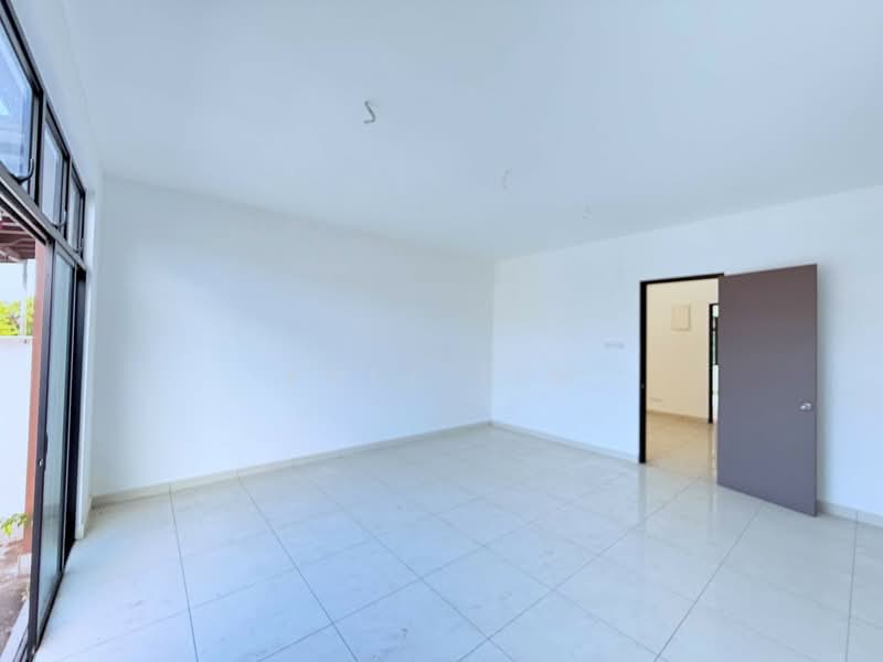 2-storey Terraced House for Sale in Bandar Cemerlang (Ulu Tiram) - Karl Lim - Interior - PropertyGuru.com.my