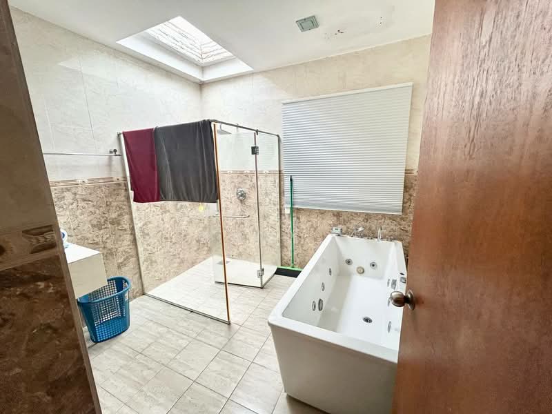 Seksyen 9 untuk Untuk Dijual - RM 1,400,000, Mac 2026 - Bathroom - PropertyGuru.com.my