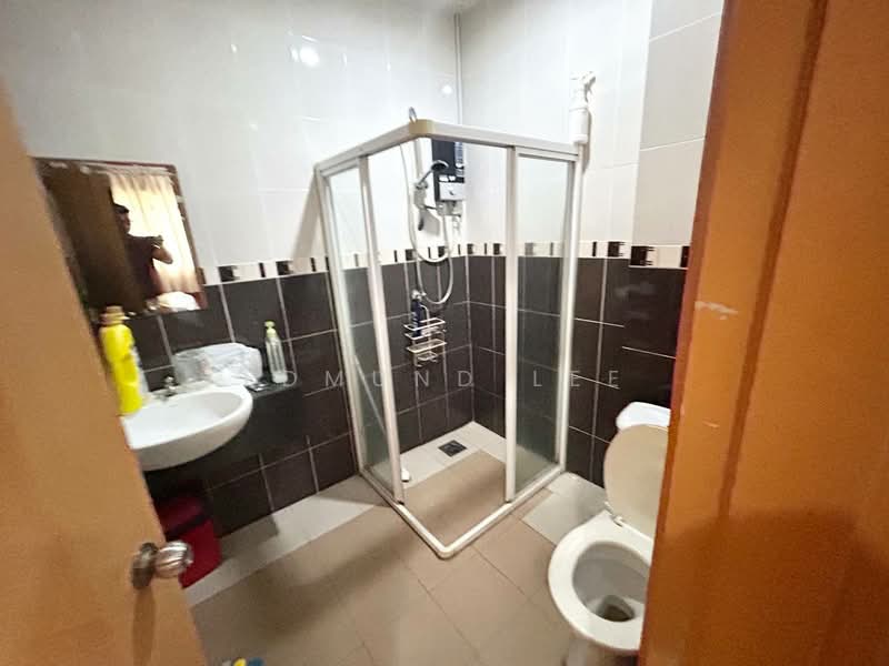 Seksyen 9 untuk Untuk Dijual - RM 1,400,000, Mac 2026 - Bathroom - PropertyGuru.com.my