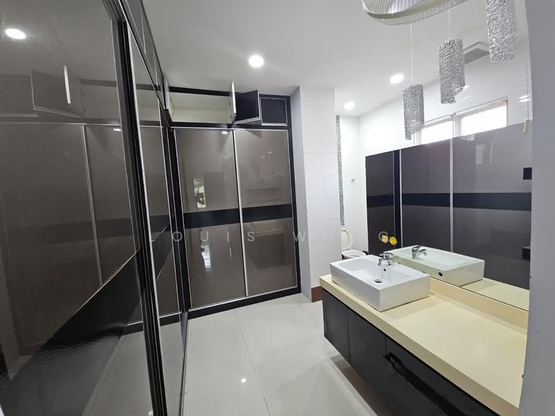 Semi-Detached House for Sale in Bandar Tun Hussein Onn (Cheras) - Louis Wong - Bathroom - PropertyGuru.com.my