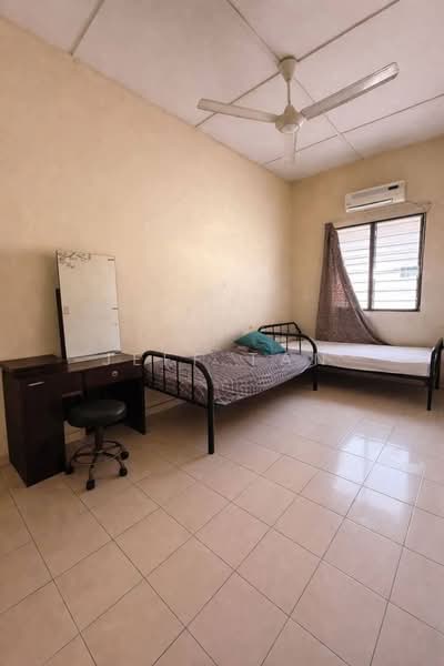 2-storey Terraced House for Sale in Taman Lahat Baru (Lahat) - Jeff Tan - Bedroom - PropertyGuru.com.my