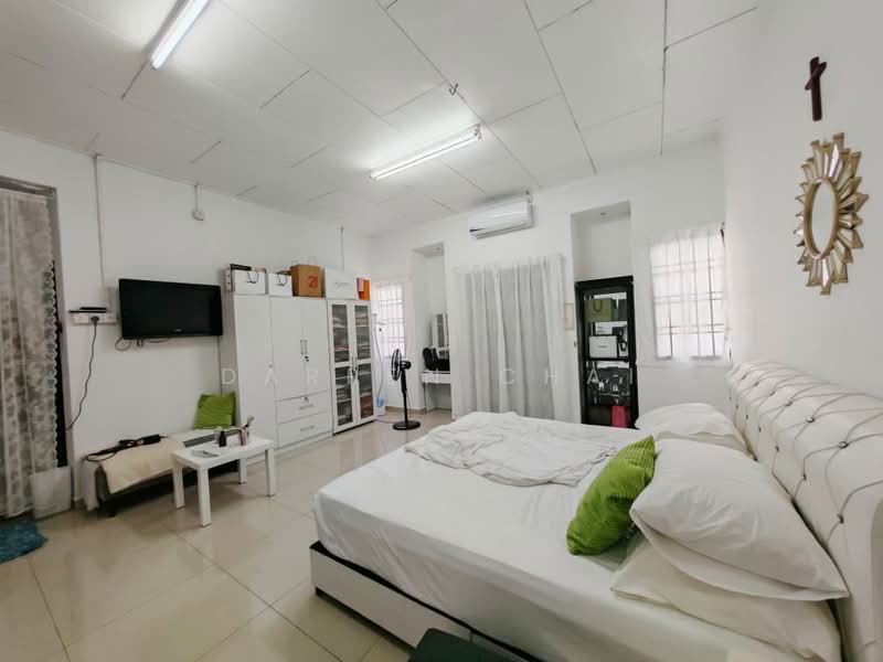 2-storey Terraced House for Sale in Bandar Putra (Kulai) - Darren Chai - Bedroom - PropertyGuru.com.my
