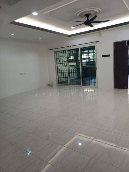 2-storey Terraced House for Sale in Taman Menglembu Impiana Adril (Menglembu) - Jeff Tan - Living Room - PropertyGuru.com.my