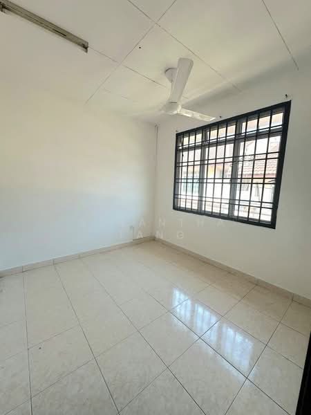 2-storey Terraced House for Rent in Taman Bestari Indah (Ulu Tiram) - Samantha Tang - Room - PropertyGuru.com.my