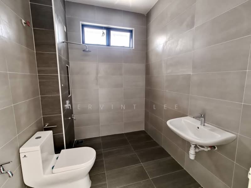 Cluster House for Sale in Taman Mount Austin (Tebrau) - Aervint Lee - Bathroom - PropertyGuru.com.my
