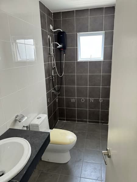 Koi Prima Condominium untuk Untuk Disewa - RM 1,300 /bulan, Mac 2026 - Bathroom - PropertyGuru.com.my