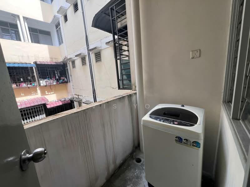 Taman Impian Emas untuk Untuk Disewa - RM 1,100 /bulan, Mac 2026 - Balcony - PropertyGuru.com.my