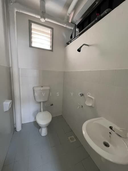 Taman Impian Emas untuk Untuk Disewa - RM 1,100 /bulan, Mac 2026 - Bathroom - PropertyGuru.com.my