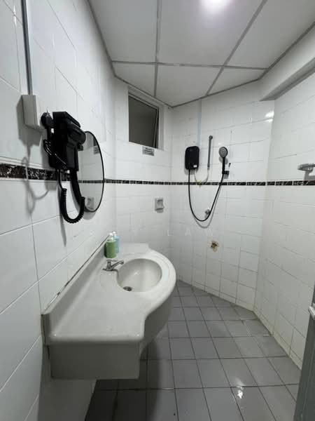 Condominium for Rent at Golden Straits Villas - Roy Law - Bathroom - PropertyGuru.com.my