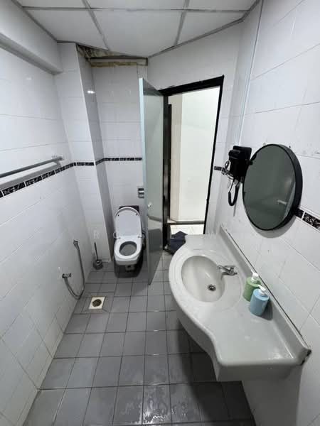 Condominium for Rent at Golden Straits Villas - Roy Law - Bathroom - PropertyGuru.com.my