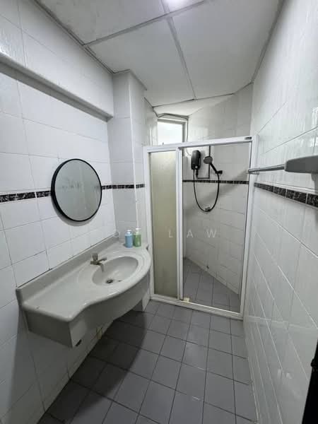 Condominium for Rent at Golden Straits Villas - Roy Law - Bathroom - PropertyGuru.com.my