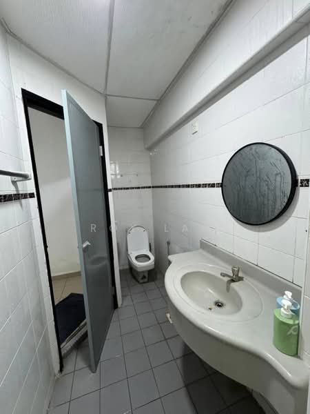 Condominium for Rent at Golden Straits Villas - Roy Law - Bathroom - PropertyGuru.com.my