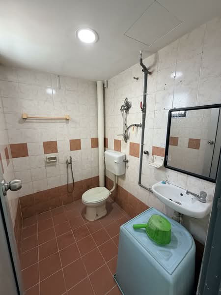 Apartment for Rent at Pangsapuri Mutiara Subang - Chong Yien Chin - Bathroom - PropertyGuru.com.my