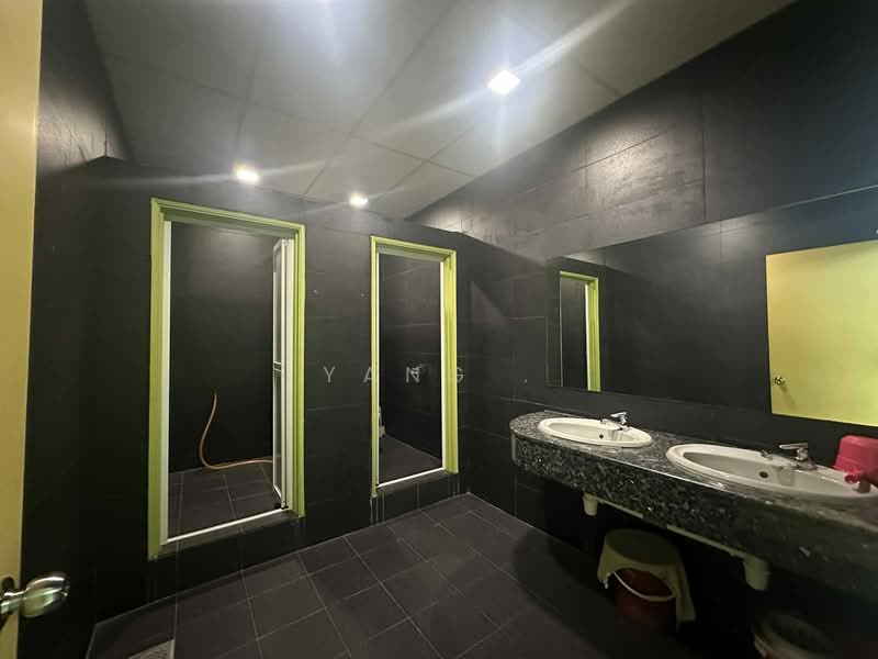Shop for Rent in Bukit Bintang (KL City Centre) - Yang . - Bathroom - PropertyGuru.com.my