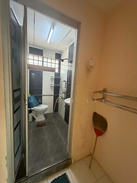 2-storey Terraced House for Sale in Taman Damai Jaya (Skudai) - Maggie Lee - Bathroom - PropertyGuru.com.my