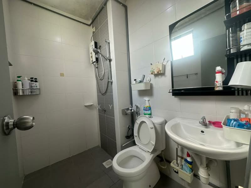 Service Residence for Sale at Jentayu Residensi @ Tampoi - XY Ng - Bathroom - PropertyGuru.com.my