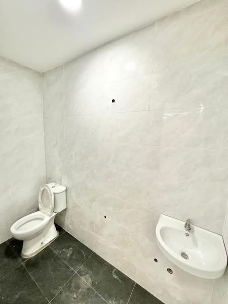 Taman Puteri Wangsa untuk Untuk Dijual - RM 378,000, Mac 2026 - Bathroom - PropertyGuru.com.my