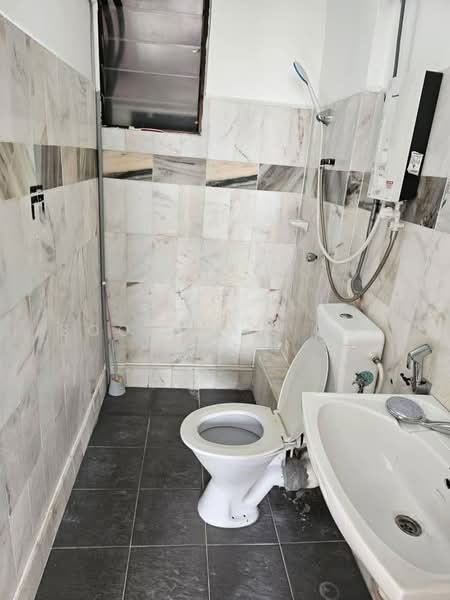 Apartment for Rent at Ruby Tower (Ria) - Boon Haw Ooi - Bathroom - PropertyGuru.com.my