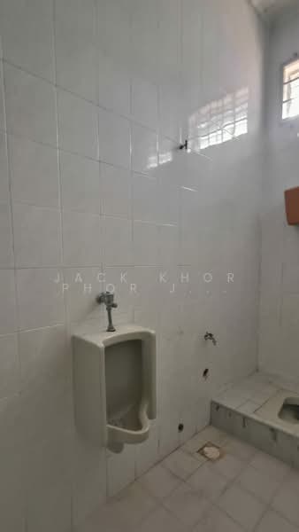 Shop for Rent in Taman Sungai Kapar Indah (Kapar) - Jack Khor Phor Jiing - Bathroom - PropertyGuru.com.my