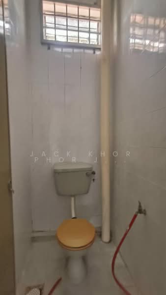 Shop for Rent in Taman Sungai Kapar Indah (Kapar) - Jack Khor Phor Jiing - Bathroom - PropertyGuru.com.my