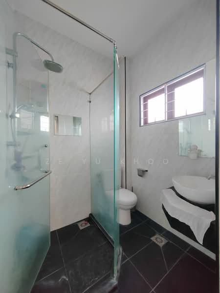 Taman Pinggiran Putra untuk Untuk Disewa - RM 1,850 /bulan, Mac 2026 - Bathroom - PropertyGuru.com.my