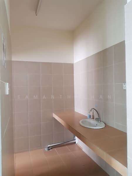 Shop for Rent in BANDAR PUCHONG JAYA (Puchong) - Samantha Han - Bathroom - PropertyGuru.com.my