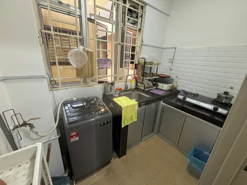 Condominium for Sale at Platinum Lake PV 12 - Lucas Sit - Kitchen - PropertyGuru.com.my