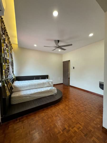 Bungalow for Rent in Bukit Kesenangan (Johor Bahru) - Jemie . - Bedroom - PropertyGuru.com.my