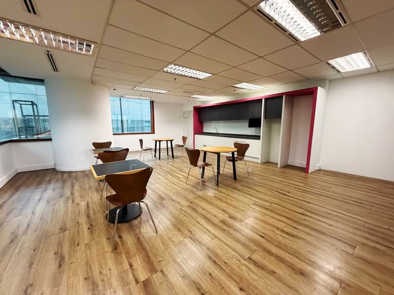 KL 33 untuk Untuk Disewa - RM 24,360 /bulan, Mac 2026 - Kitchen - PropertyGuru.com.my