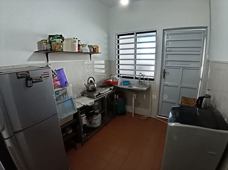Taman Nusa Perintis 2 untuk Untuk Disewa - RM 950 /bulan, Mac 2026 - Kitchen - PropertyGuru.com.my