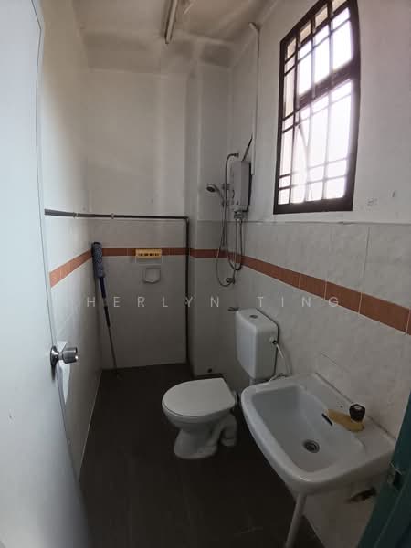 Taman Nusa Perintis 2 untuk Untuk Disewa - RM 950 /bulan, Mac 2026 - Bathroom - PropertyGuru.com.my